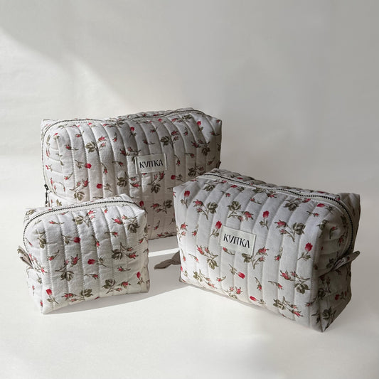Set of three quilted makeup bags from the Bell Pivoines collection, shown in mini, medium, and large sizes, displayed at an angle on a soft white background.