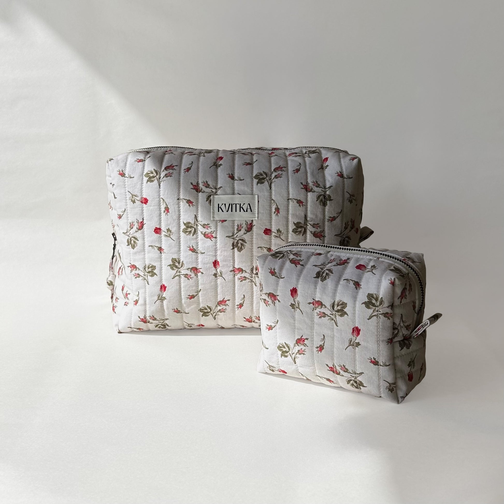 Large and mini-sizes of quilted makeup bags from the Bell Pivoines collection, displayed front-on view on a soft white background.