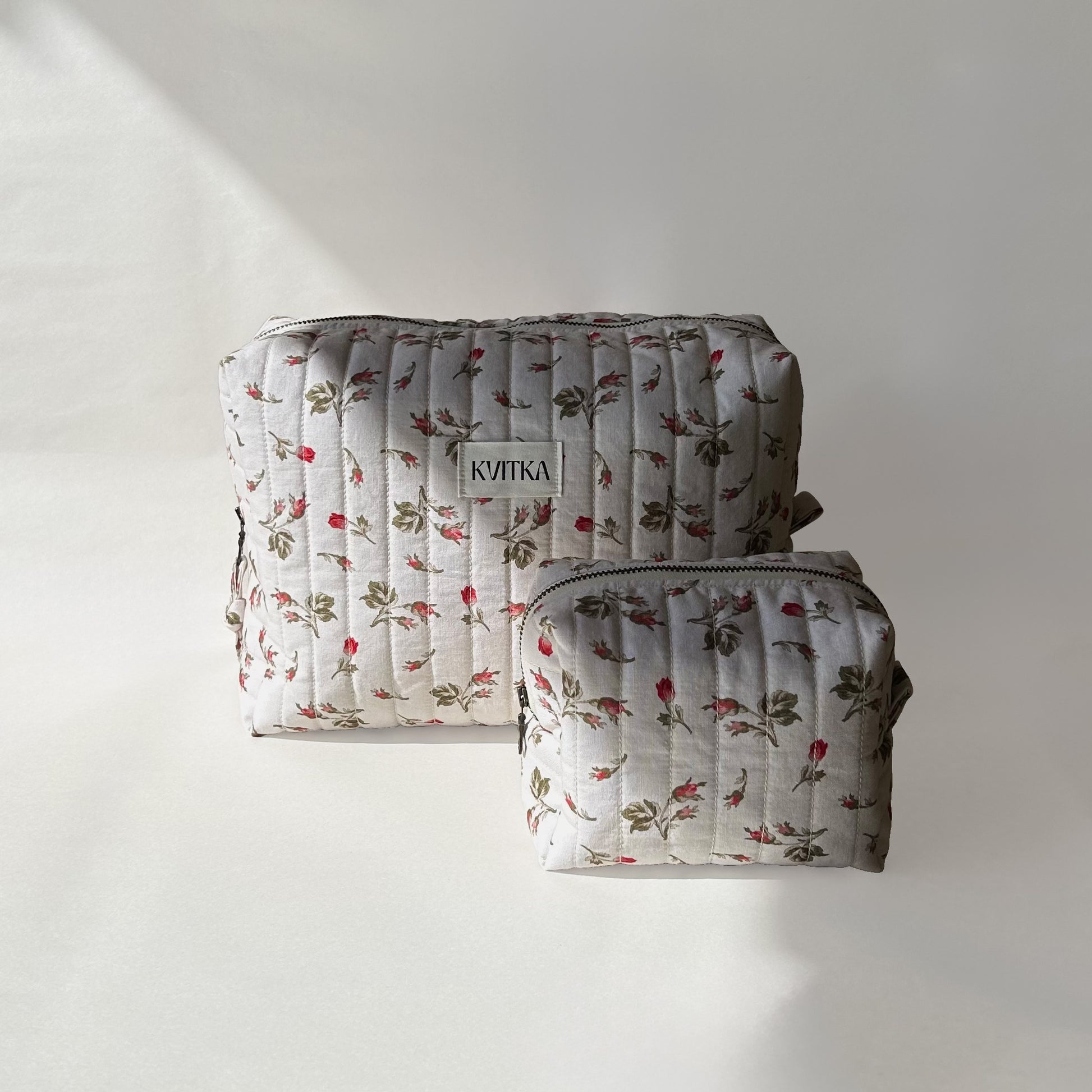 Large and mini-sizes of quilted makeup bags from the Bell Pivoines collection, displayed front-on view on a soft white background.