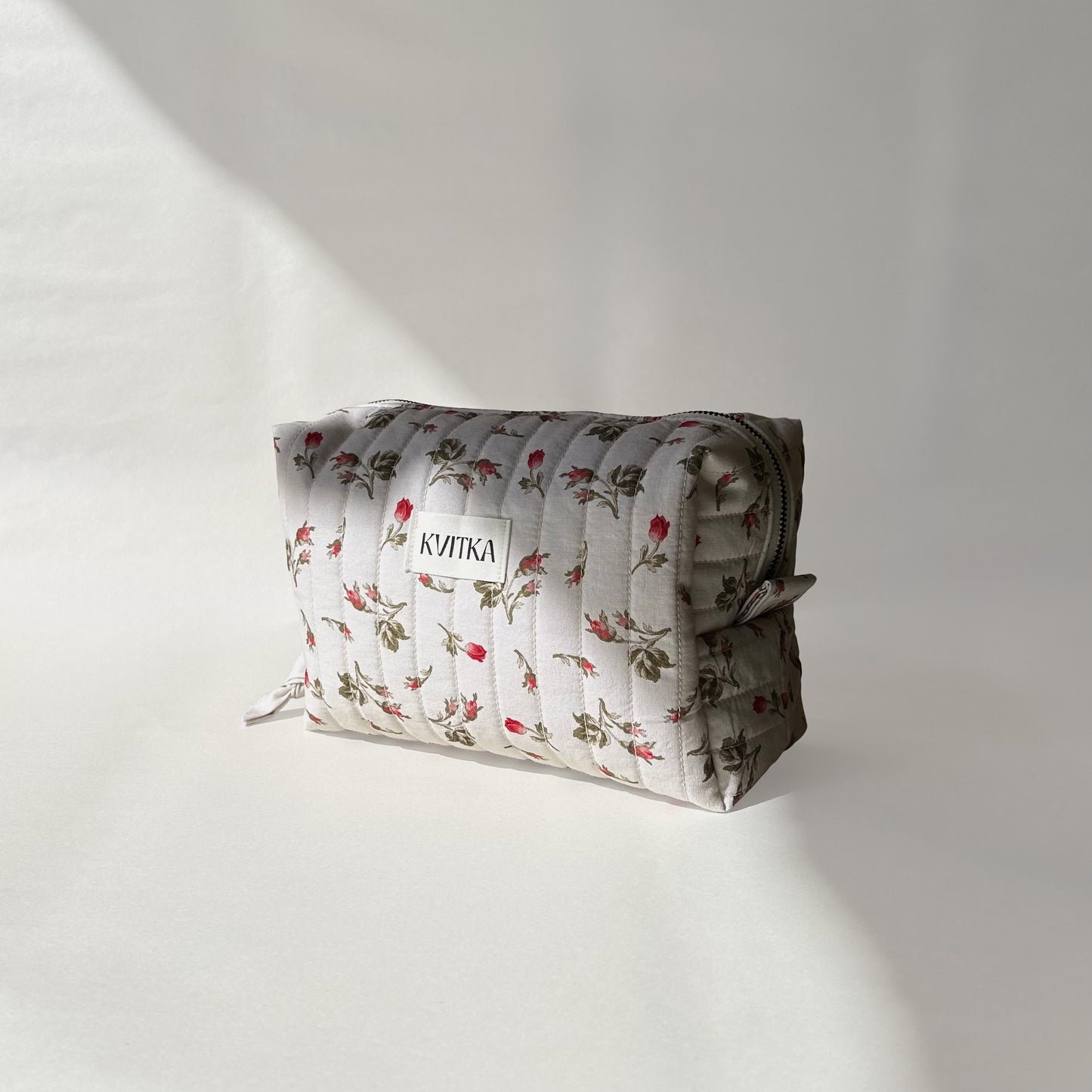 Medium-size of quilted makeup bag from the Bell Pivoines collection, angled to the right view on a soft white background.