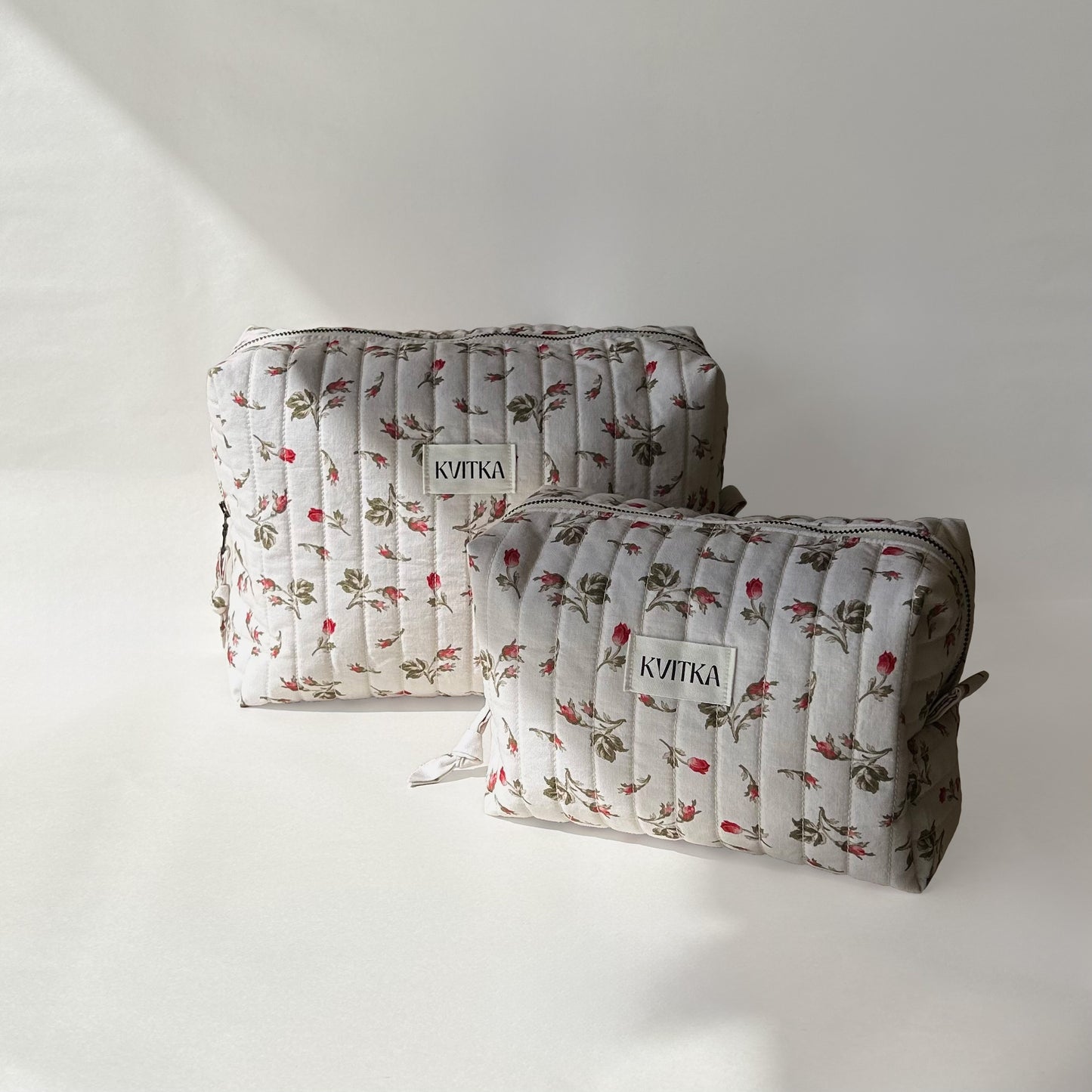 Large and medium-sizes of quilted makeup bags from the Bell Pivoines collection, displayed front-on view on a soft white background.